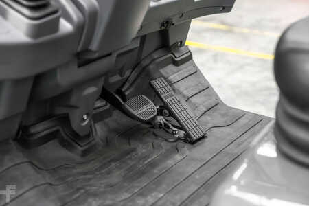 Eléctrico - 4 rodas 2025  Heli CPD35 GB2LI (18)