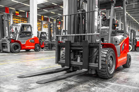 Eléctrico - 4 rodas 2025  Heli CPD35 GB2LI (5)