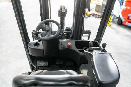 3-wiel elektrische heftrucks 2017 Linde E16 H-02 (2)