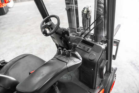 4-wiel elektrische heftrucks 2017 Linde E30-01 (2)