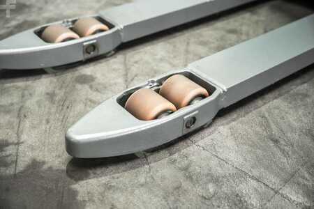 Stacker pedestre 2024  Still EXV 14 C (4)