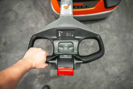 Stacker pedestre 2024  Still EXV 14 C (5)