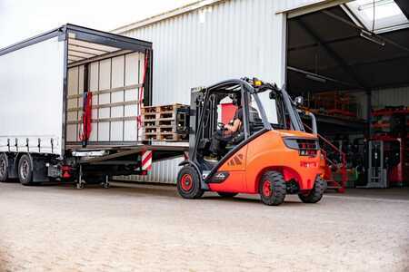 Diesel heftrucks 2013  Linde H35D-02 (2)