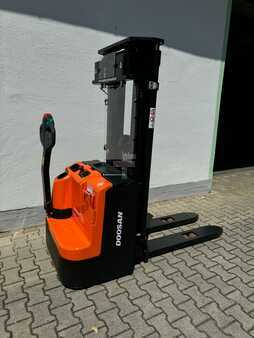 Gerbeur 2023  Doosan BSL16N-7 (1)