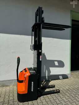 Pallet Stackers 2023  Doosan BSL16N-7 (5)