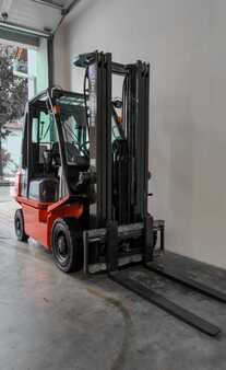 Diesel heftrucks 2014  Unicarriers Y1D2A25Q (5)