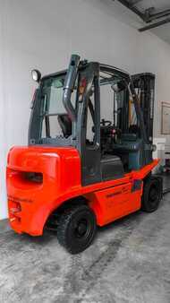 Diesel heftrucks 2014  Unicarriers Y1D2A25Q (6)