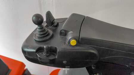 Diesel heftrucks 2014  Unicarriers Y1D2A25Q (9)