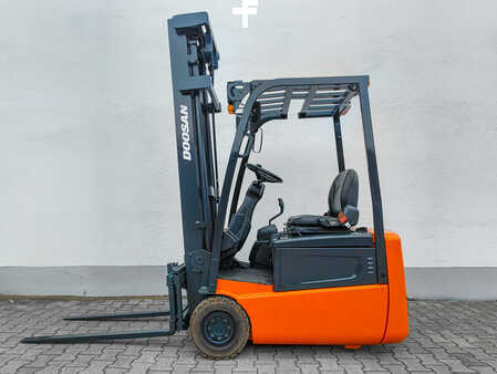 Chariots électriques à 3 roues 2014  Doosan B16R-5 (9)