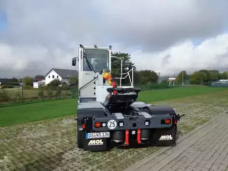 Terminálový traktor 2026  MOL YM225 / 4x2 (2)