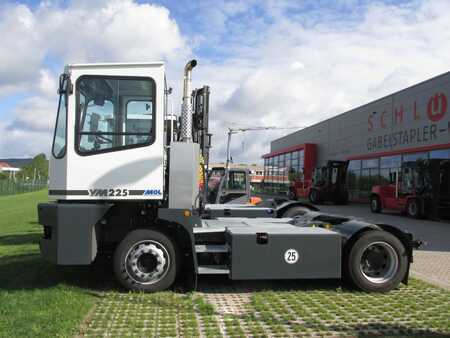 Terminálový traktor 2024  MOL YM225/4x2 (1)
