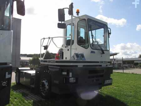 Terminálový traktor 2024  MOL YM225/4x2 (2)