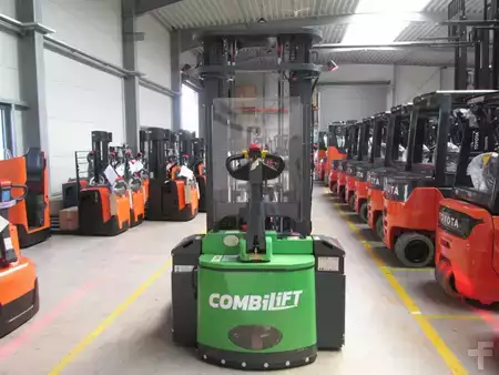 Four-way reachtrucks 2025  Combilift WR4 (3)