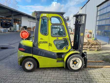 LPG Forklifts 2012 Clark C30L (1)