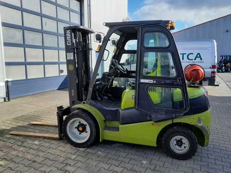 LPG Forklifts 2012 Clark C30L (2)