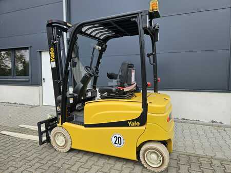 Elektryczne 4-kołowe 2023 Yale ERP16 VF (2)