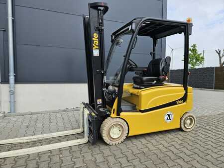 Elektryczne 4-kołowe 2023 Yale ERP16 VF (1)