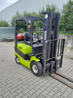 Carrello elevatore a gas 2012  Clark C18L (2)