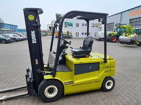 4-wiel elektrische heftrucks 2020  Clark GEX25 (1)