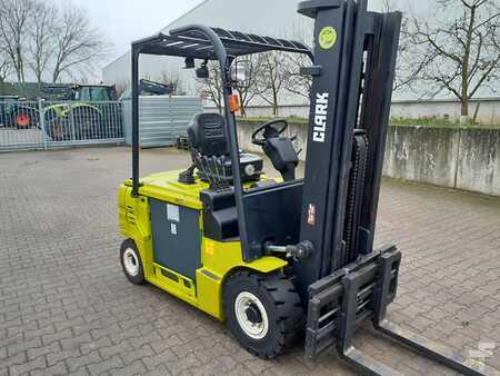 4-wiel elektrische heftrucks 2020  Clark GEX25 (2)