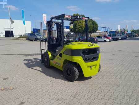 Diesel Forklifts 2025  Clark S40D (3)