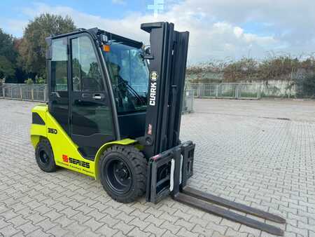 Diesel Forklifts 2024  Clark S35D (4)