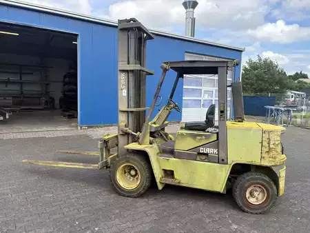 Diesel heftrucks - Clark GPX 40 (2)