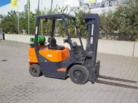 Gasoltruck 2008  Doosan G25G (1)