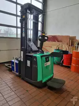 Magasemelésű béka 2022  Mitsubishi SBV 16 PI mit Radarmhub (2)