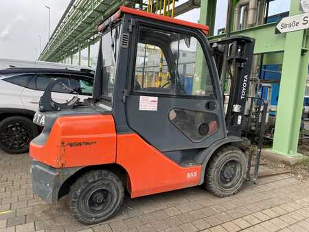 Propane Forklifts 2018  Toyota 02-8FGF30 (1) 