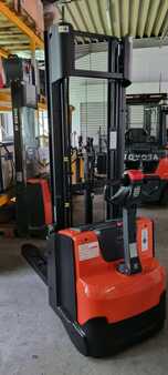 Pallet Stackers 2018  Toyota SWE120L (2)