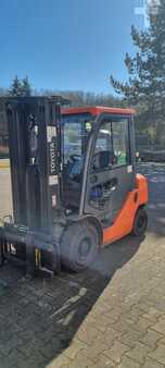 Treibgasstapler 2017 Toyota 02-8FGF25 (2)