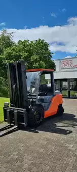 Gas truck 2016  Toyota 8FG45N (1)