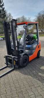 LPG Forklifts 2015  Toyota 02-8FGF18 (1)