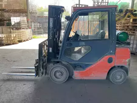 Treibgasstapler 2018  Toyota 02-8FGF25 (1)