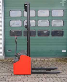 Ruční vysokozdvižný vozík 2004  Loc A12D43 (1)