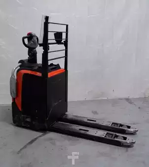 Niederhubwagen 2020  Toyota LPE200 (1)