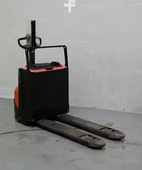 Lavtløftende truck 2020  Toyota LWE 200 (1)