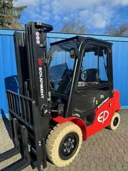 4-wiel elektrische heftrucks 2023  EP Equipment EFL 353 (1) 
