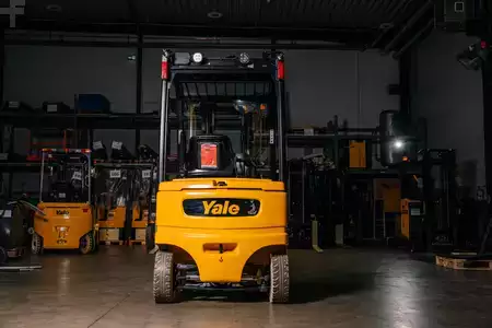 Eléctrica de 4 ruedas 2024  Yale ERP25VL (2)