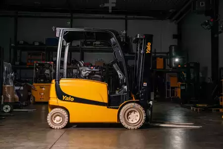 Eléctrica de 4 ruedas 2024  Yale ERP25VL (3)