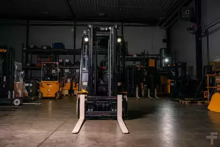 Eléctrica de 4 ruedas 2024  Yale ERP25VL (5)