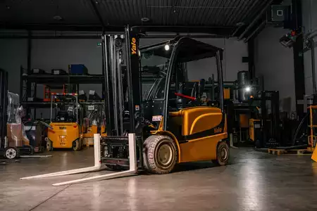 Eléctrica de 4 ruedas 2024  Yale ERP25VL (9)
