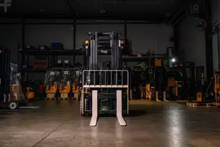 Eléctrico - 4 rodas 2025  Yale ERP30UX (2)