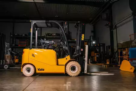 Eléctrico - 4 rodas 2025  Yale ERP30UX (5)