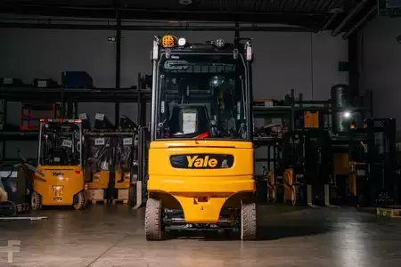 Eléctrica de 4 ruedas 2025  Yale ERP35VL (2)