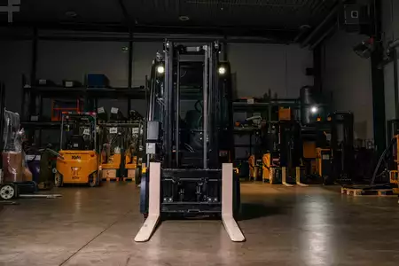 Eléctrica de 4 ruedas 2025  Yale ERP35VL (3)