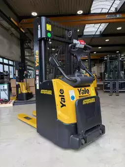 Pallet Stackers 2021  Yale MS12X (1)