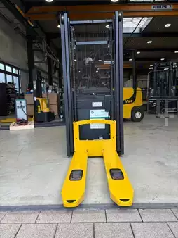 Pallet Stackers 2021  Yale MS12X (2)