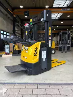 Pallet Stackers 2021  Yale MS12X (4)